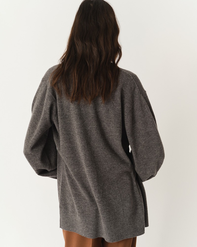 The Garment Como Sleeve Cardigan Grey Melange på model set bagfra
