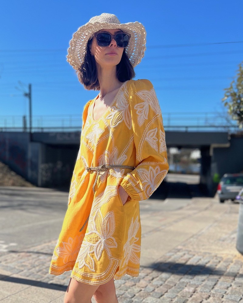 Scarlett Poppies Eileen Gul kjole på model