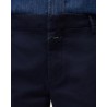 Close up af Sonnett Navy med logo foran