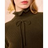 Close up af Ulla Johnson Maisie Cashmere Turtleneck Hunter