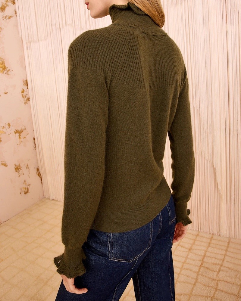 Ulla Johnson Maisie Cashmere Turtleneck Hunter på model set bagfra