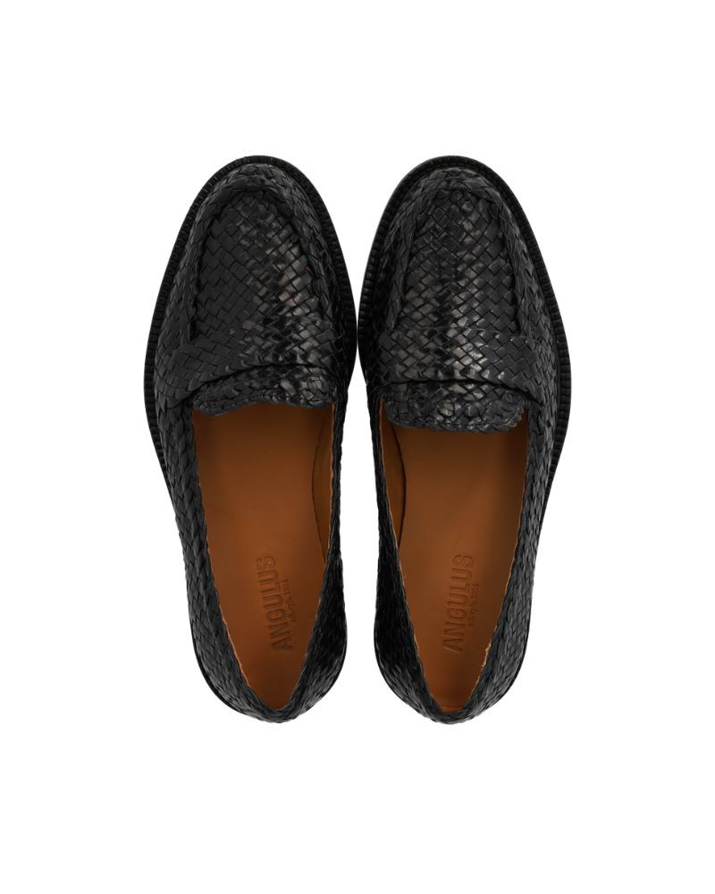 Angulus 1706 Penny Loafer flettet sort skind på hvid baggrund