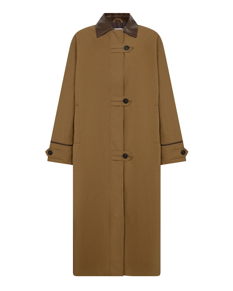 Pack shot af Leveté Room Maggie 2 Trench Coat Sand på neutral baggrund