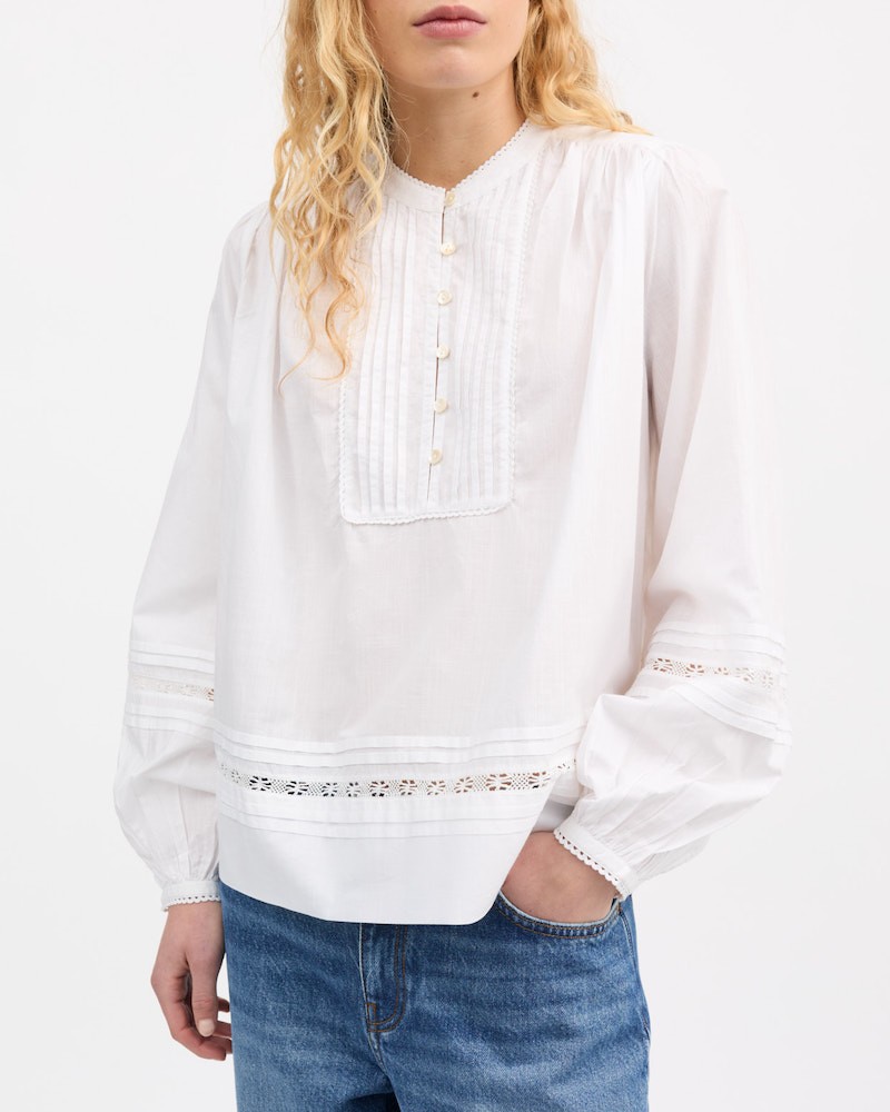 Skall Studio Leaf Shirt Optic White hvid skjorte på model