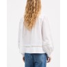 Skall Studio Leaf hvid skjorte på model set bagfra