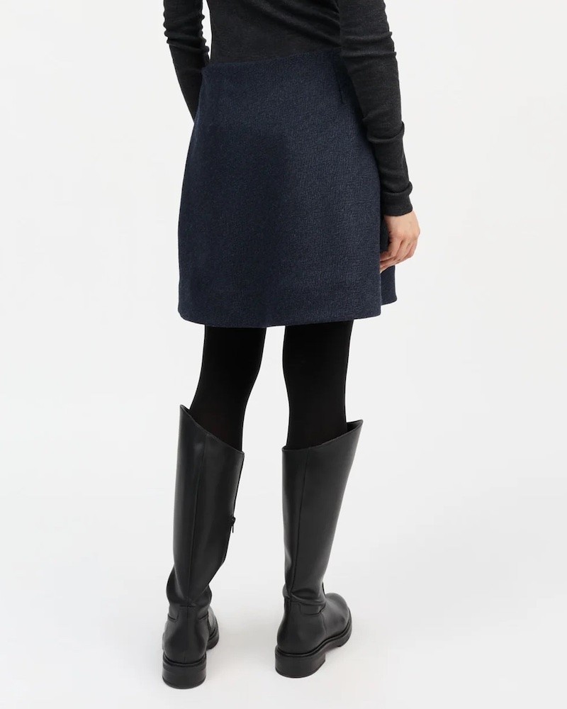 Skall Studio Fifi Skirt Navy Black nederdel på model set bagfra