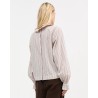 Cornflower Blouse Raspberry/Cream Stripe skjorte bagfra på model