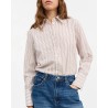 Skall Studio Fauna Shirt Raspberry/Cream Stripe stribet skjorte på model