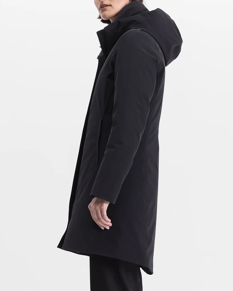 UBR White Heat Down Parka Black på model