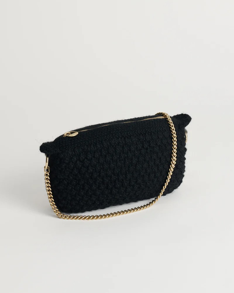 Pack shot af Aiayu Helen Chain Classic sort på neutral bagrund