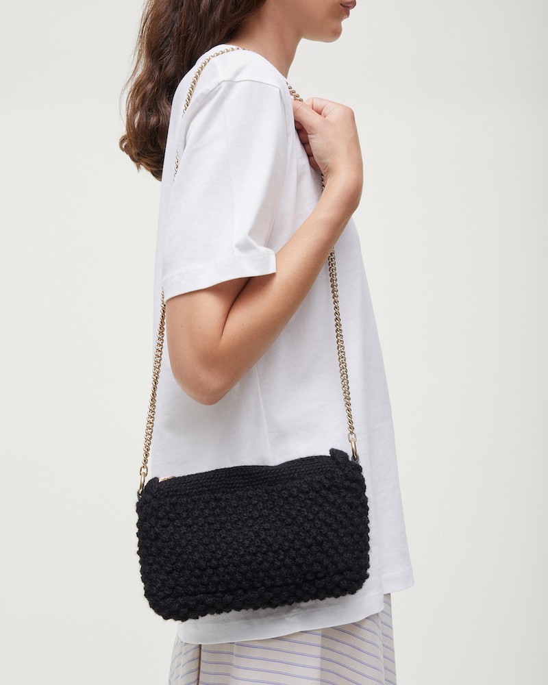Aiayu Helen Chain Classic sort på model