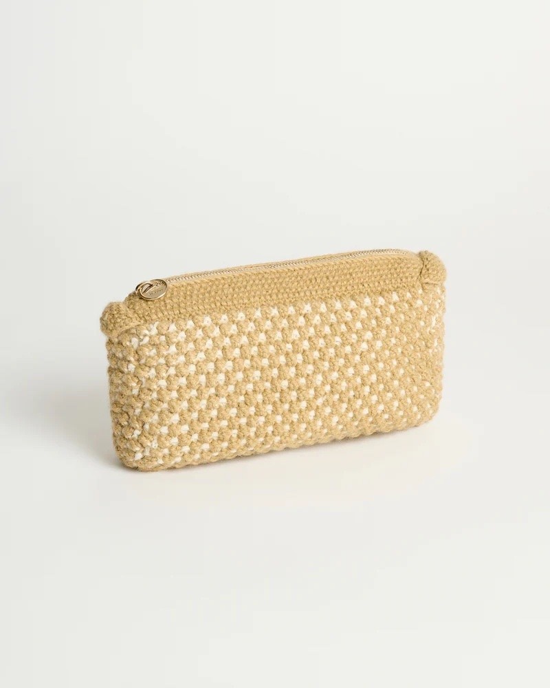 Pack shot af Aiayu Helen Classic Clutch Mix Fawn Albicant på neutral baggrund