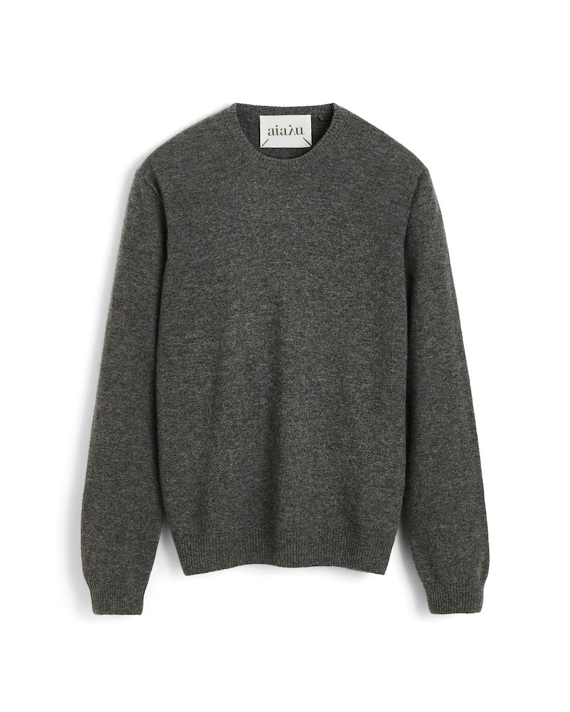 Pack shot af Aiayu Leonardo Cashmere Stormy på hvid baggrund