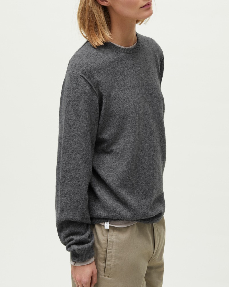 Aiayu Leonardo Cashmere Stormy på model