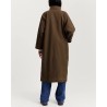 Aiayu Jay Coat Oilskin Bark frakke på model set bagfra