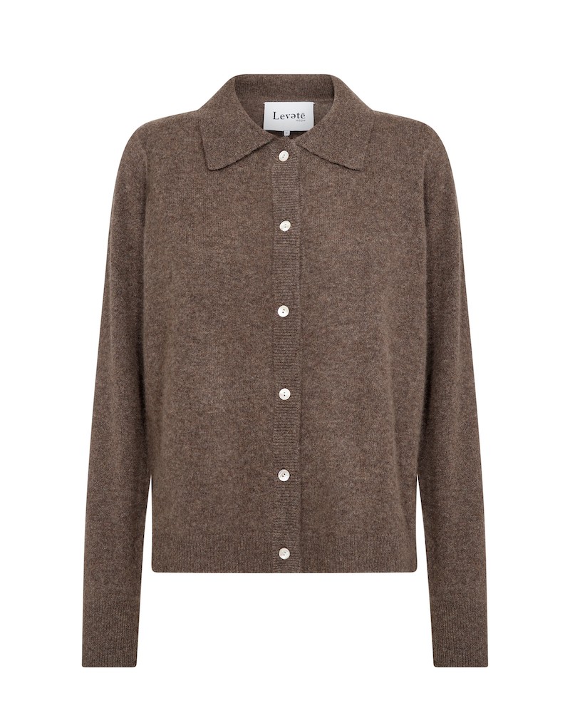 Pack shot af Leveté Room Eloise 12 Taupe Cashmere Cardigan på hvid baggrund
