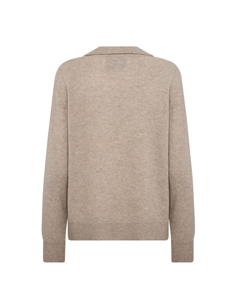 Pack shot af Leveté Room Eloise 5 Polo Beige Melange cashmere strik bagfra