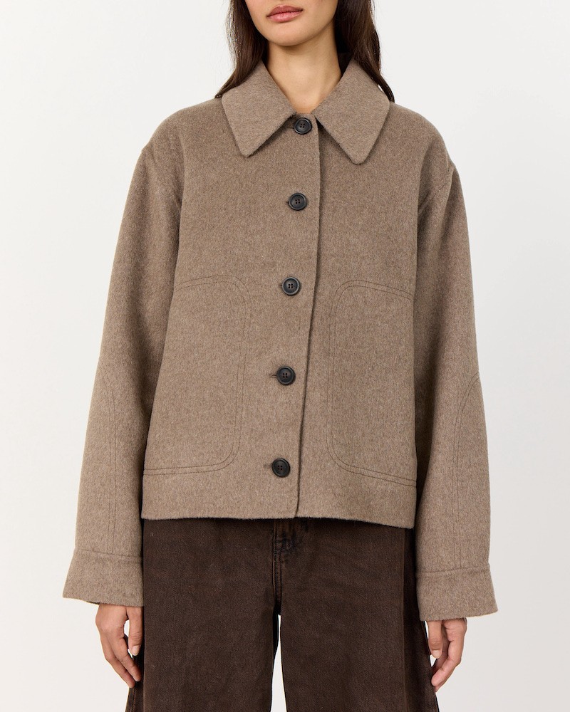 Modelbillede af Leveté Room Owa 25 Jacket Taupe
