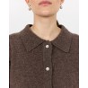 Close up af Leveté Room Eloise 12 Cardigan Taupe på model