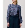 Modelbillede af Apof Audrey Skjorte i liberty kazusa print