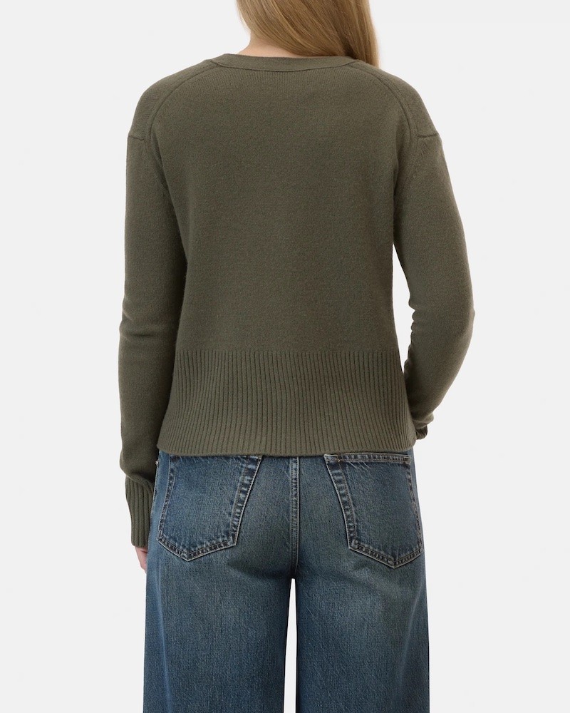 Model billede af Closed Cardigan V-Neck Forrest Green bagfra