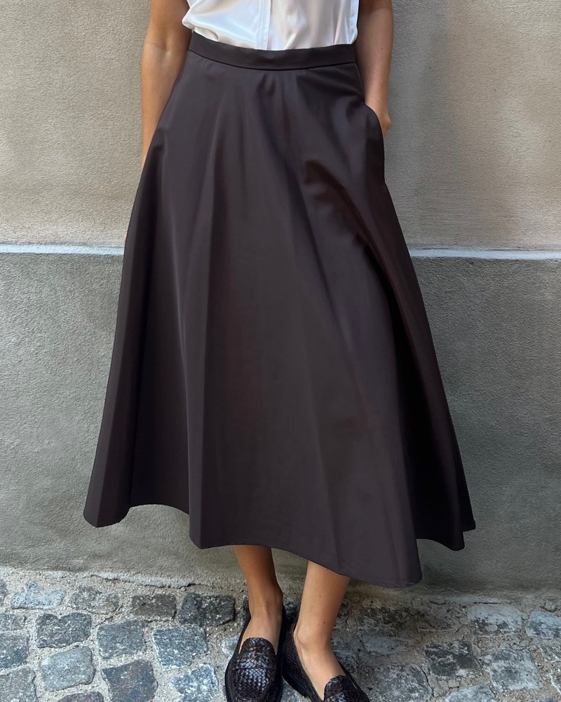 Modelbillede af Dorothee Schumacher nederdel sporty elegance på model