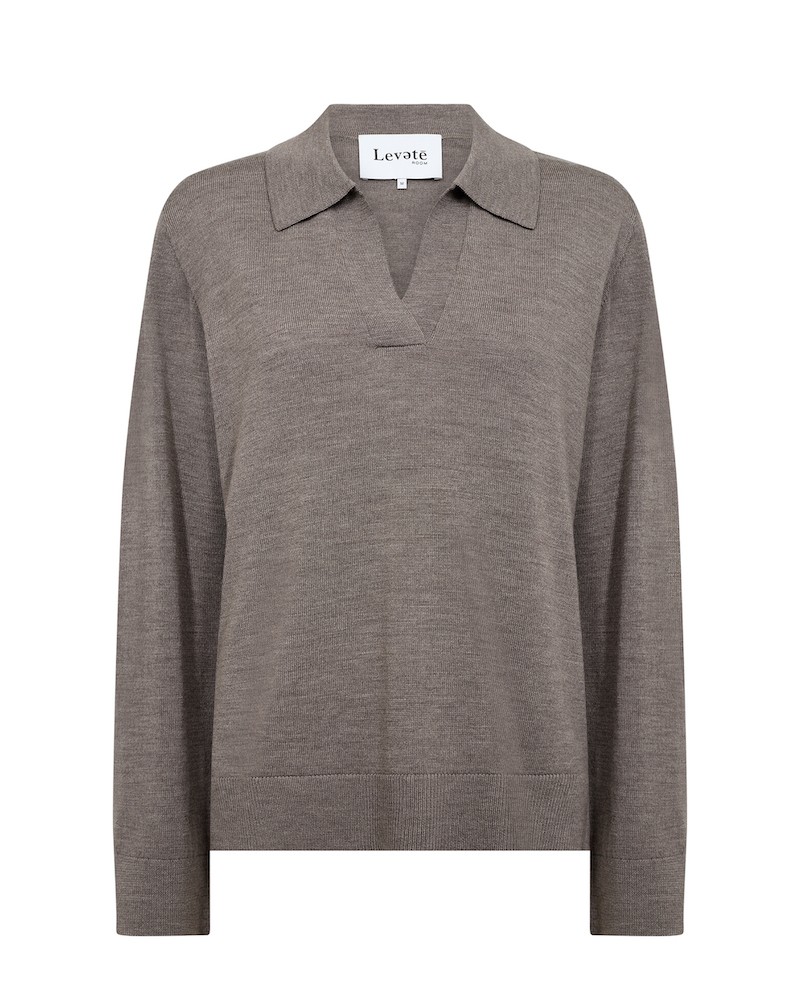 Pack shot af Leveté Room Ismaila 9 Pullover Taupe på hvid baggrund