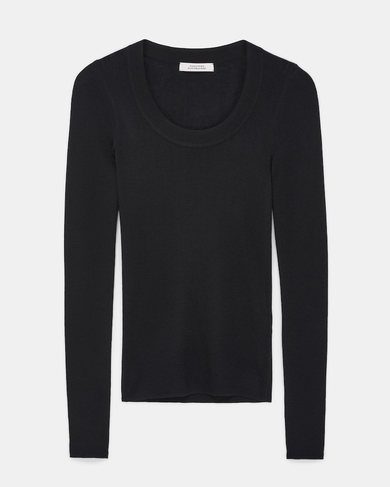 Pack shot af Dorothee Schumacher Sort Urban merino pullover på neutral baggrund