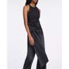 Model billede af Dorothee Schumacher sort poplin top med maxi sløjfe