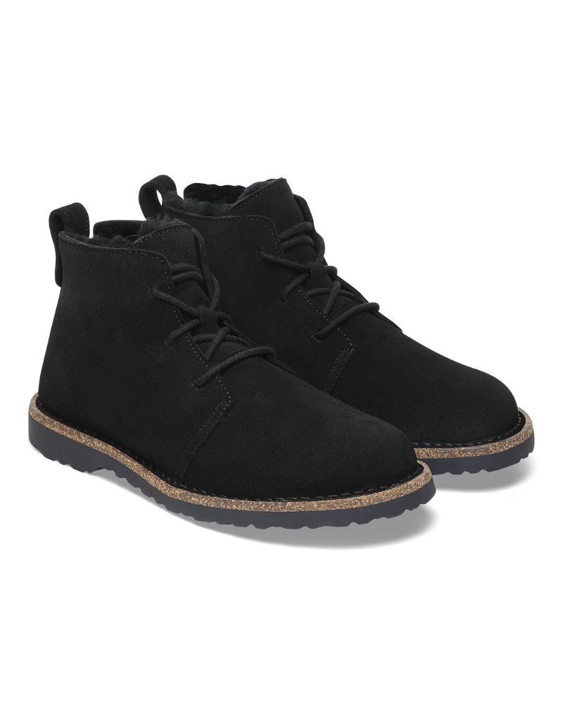 Pack shot af Birkenstock Uppsala Mid Shearling Suede Black på hvid baggrund