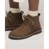 Close up på model af Birkenstock Uppsala Mid Suede Leather Dark Tea