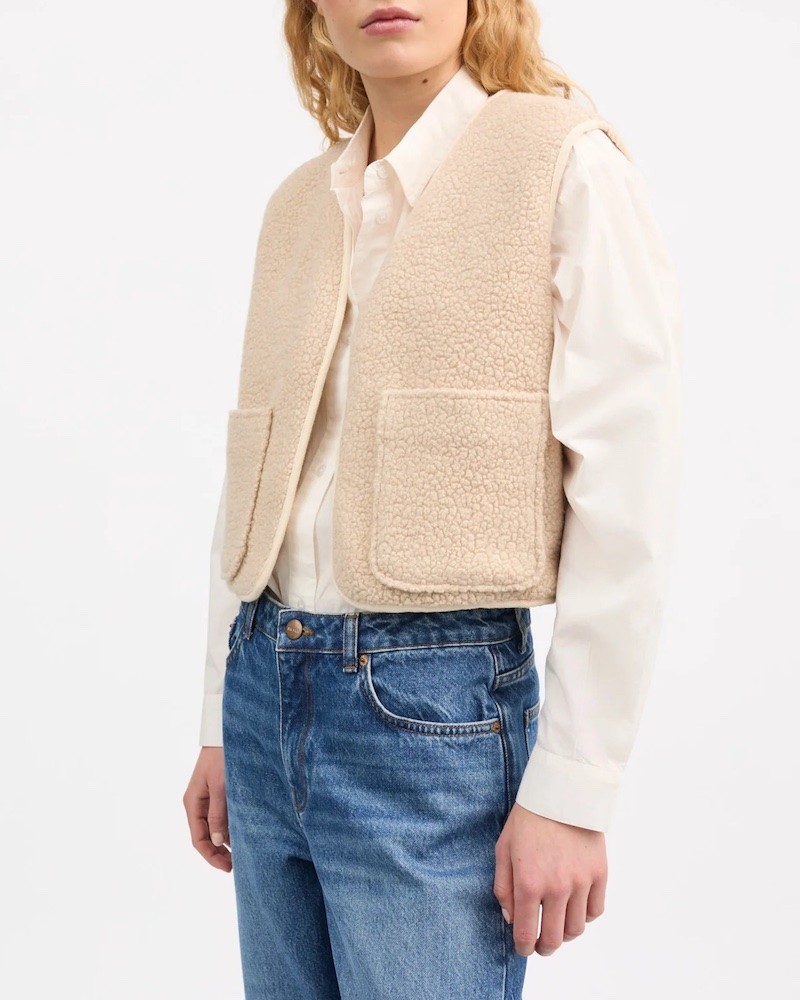 Model billede af Skall Studio Birley Ecru Uld Vest