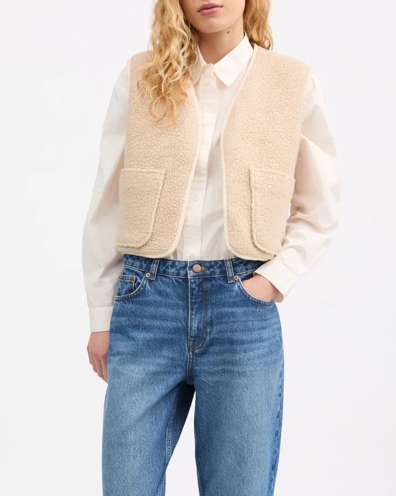 Modelbillede af Skall Studio Birley ecru uldvest