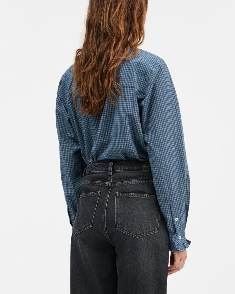 Model billede af Skall Studio Lune skjorte bagfra