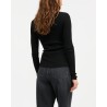 Close up af Skall Studio Amy Wide Neck langærmet sort merino uld