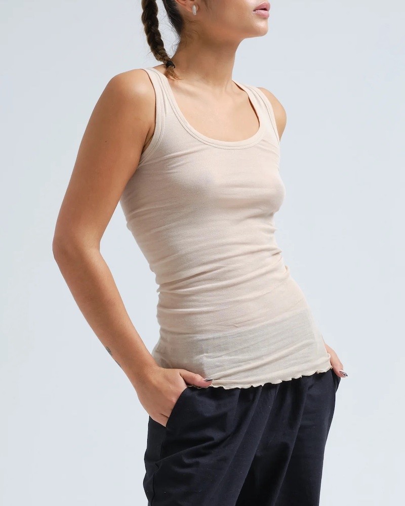 Model billedea fSeamless Basic Bella Top Dark Sand