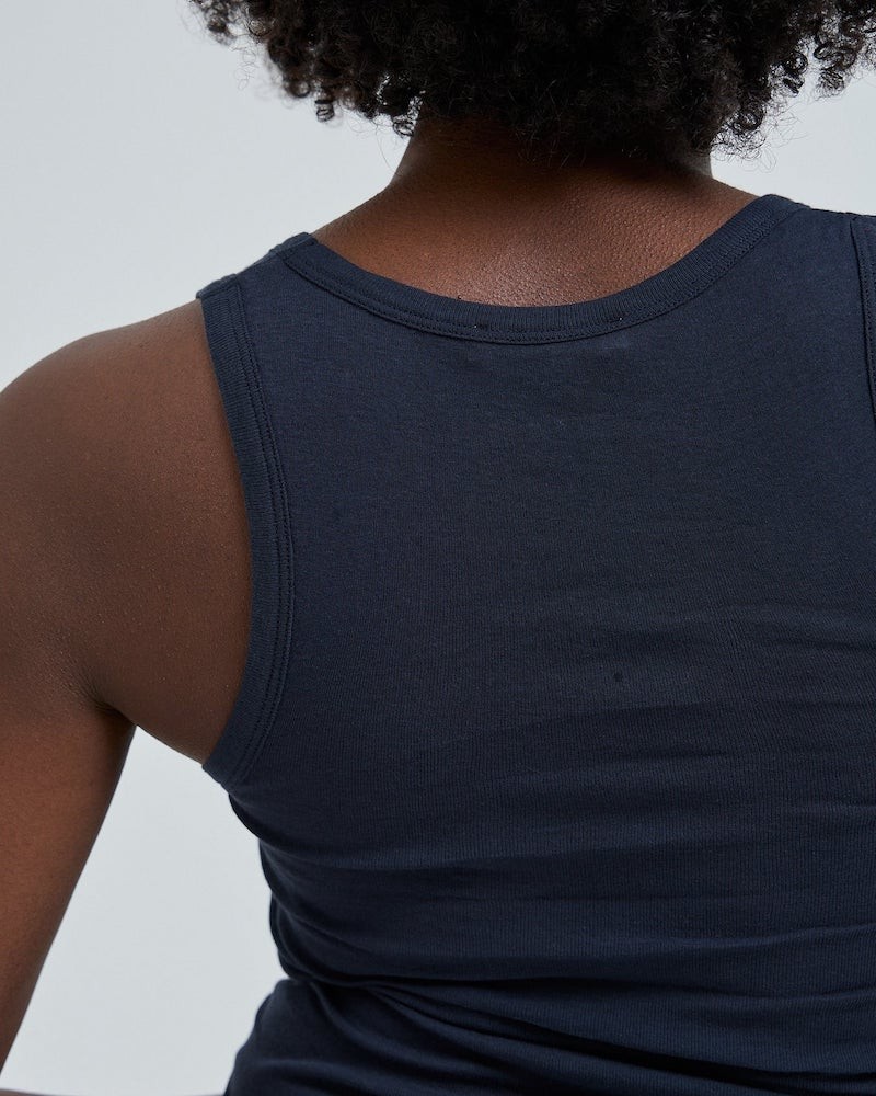 Close up af Model billede af Seamless Basic Bella top midnight