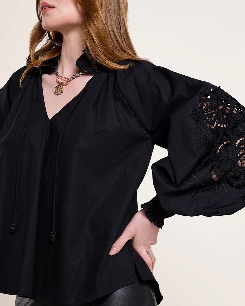 Scarlett Poppies Antonina Top Onyx Black på model