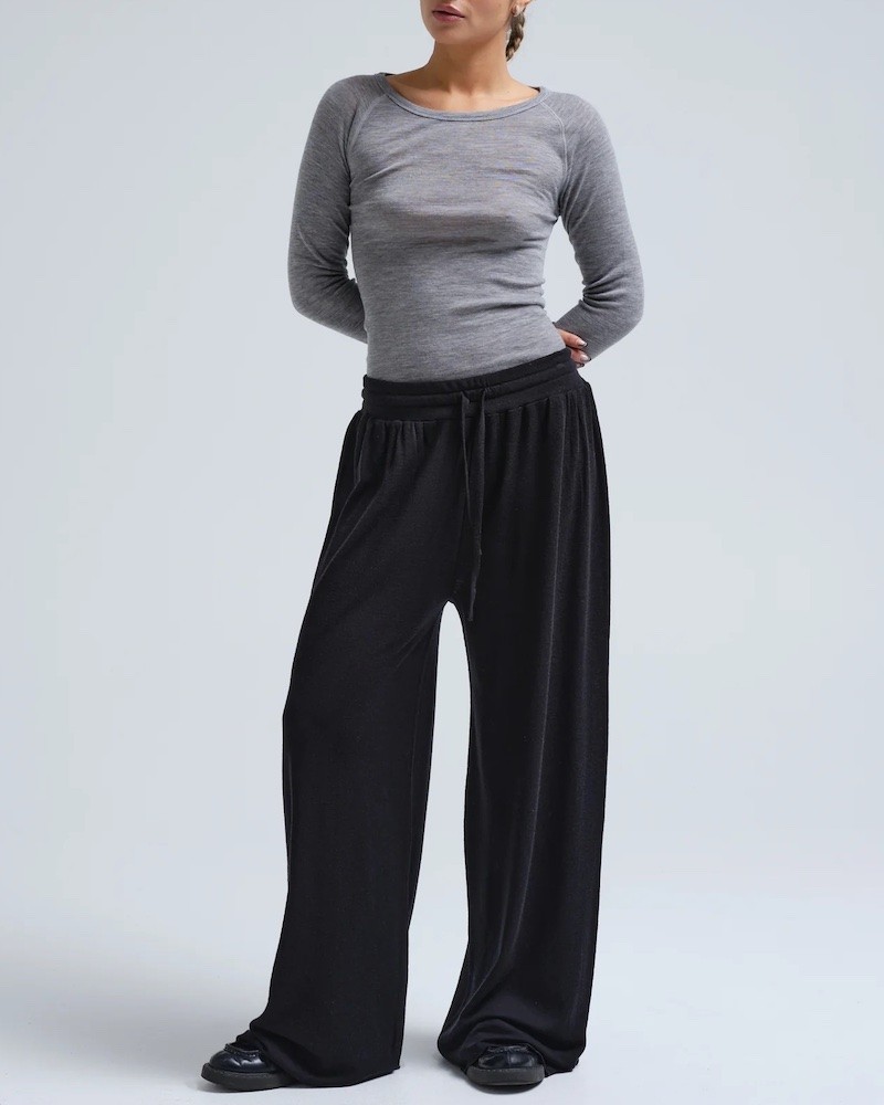 Model billede af Seamless Basic Barbera Wool Black og jade bluse i grå merinould