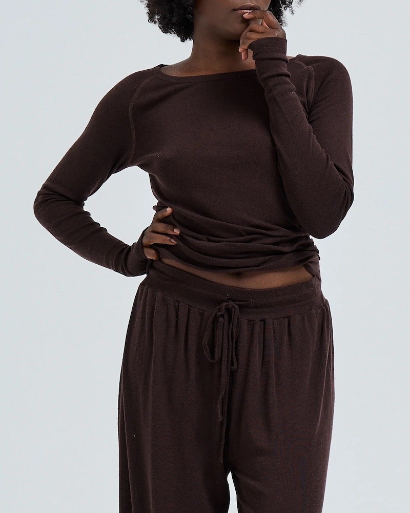 Seamless Basic Barbera Wool Dark Brown på model
