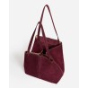 Pack shot af Vanessa Bruno Bordeaux ruskinds taske på hvid baggrund