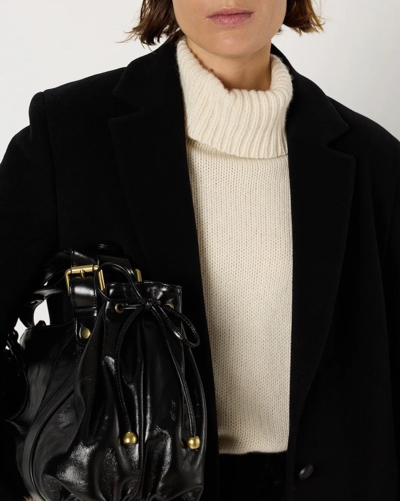 Close up af Gerard Darel Meli frakke sort