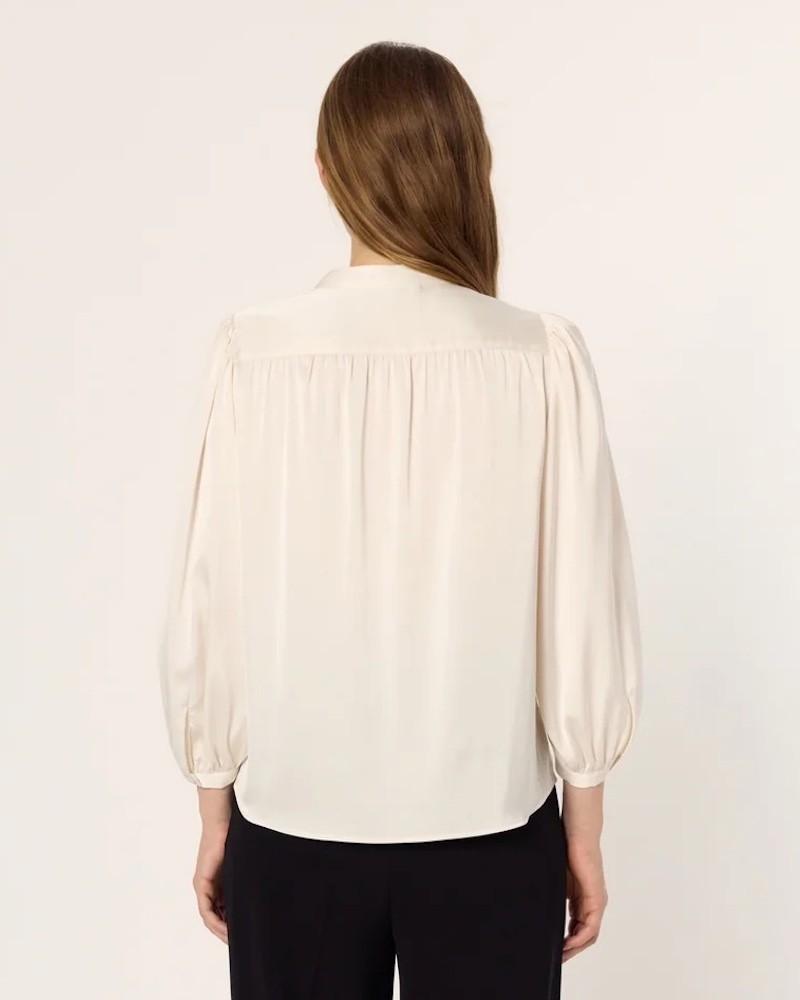 Modell billede af Gerard Darel Alicia Blouse Ecru