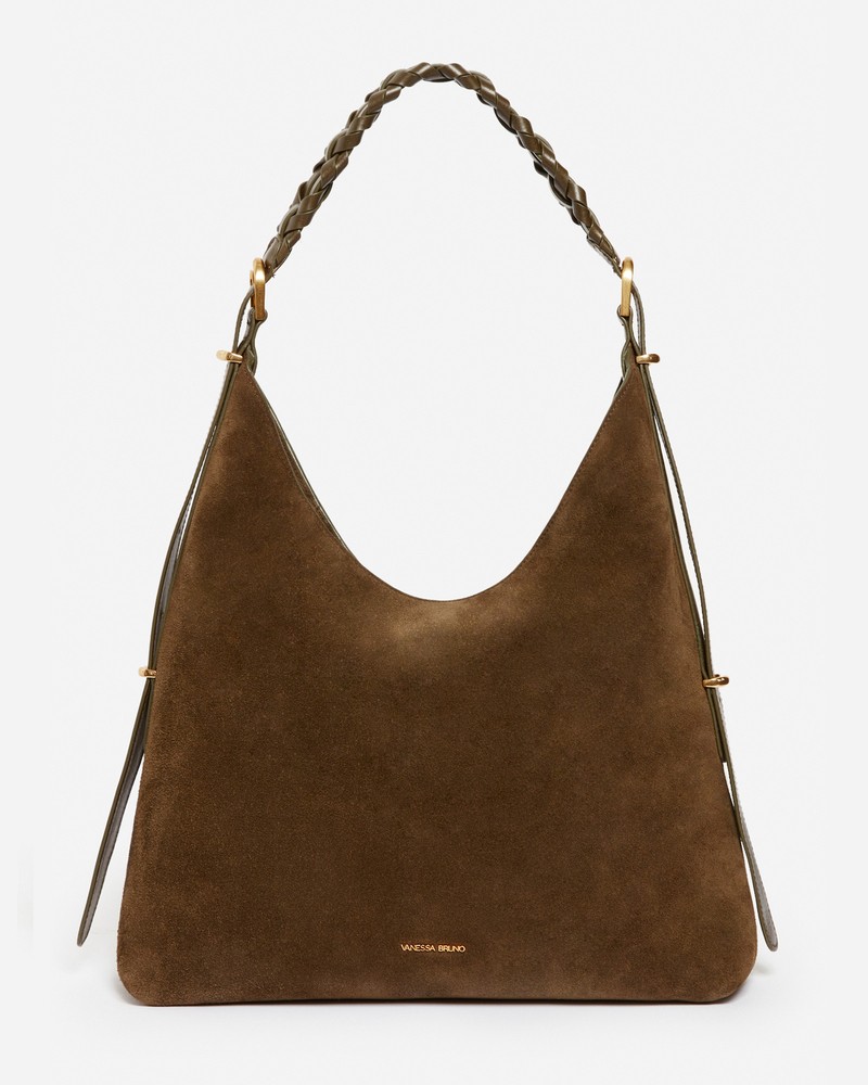 Pack shot af Vanessa Bruno Jess Large Hobo Taske Khaki ruskind på neutral baggrund