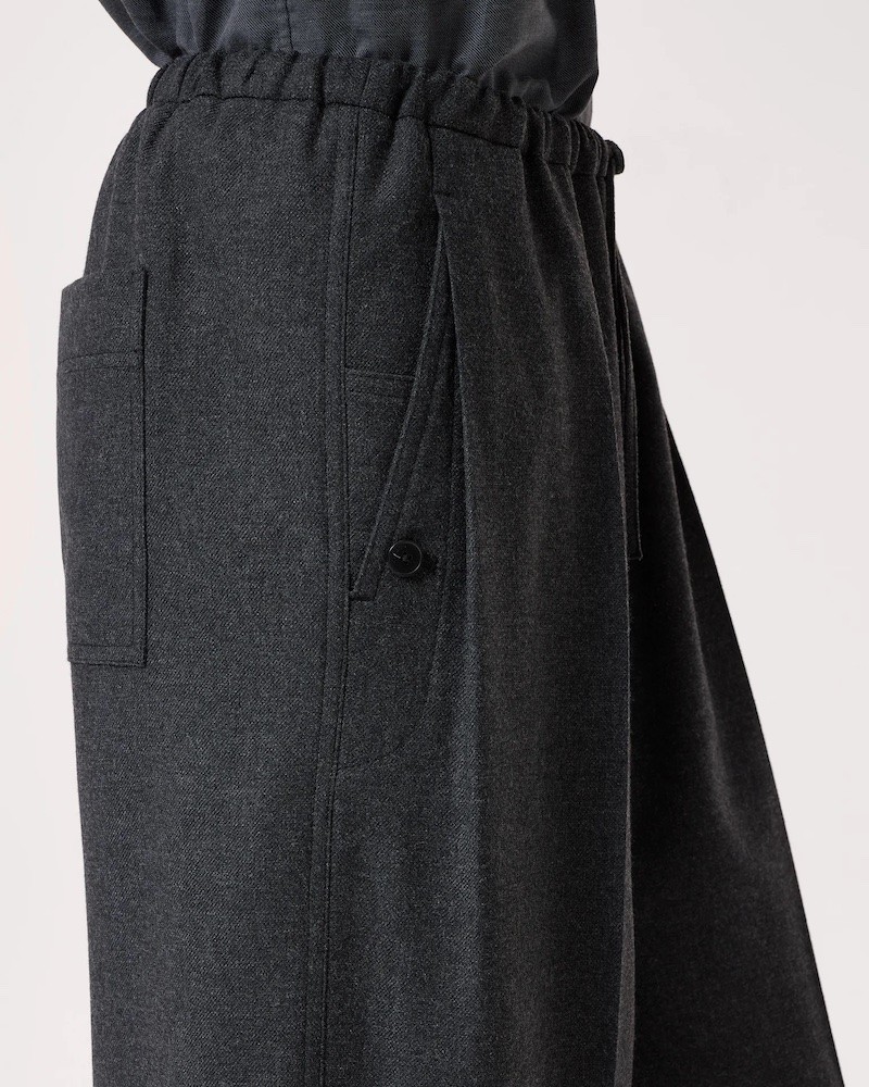 Closed Wynston Pant Anthracite Melange Wide leg bukser set fra siden