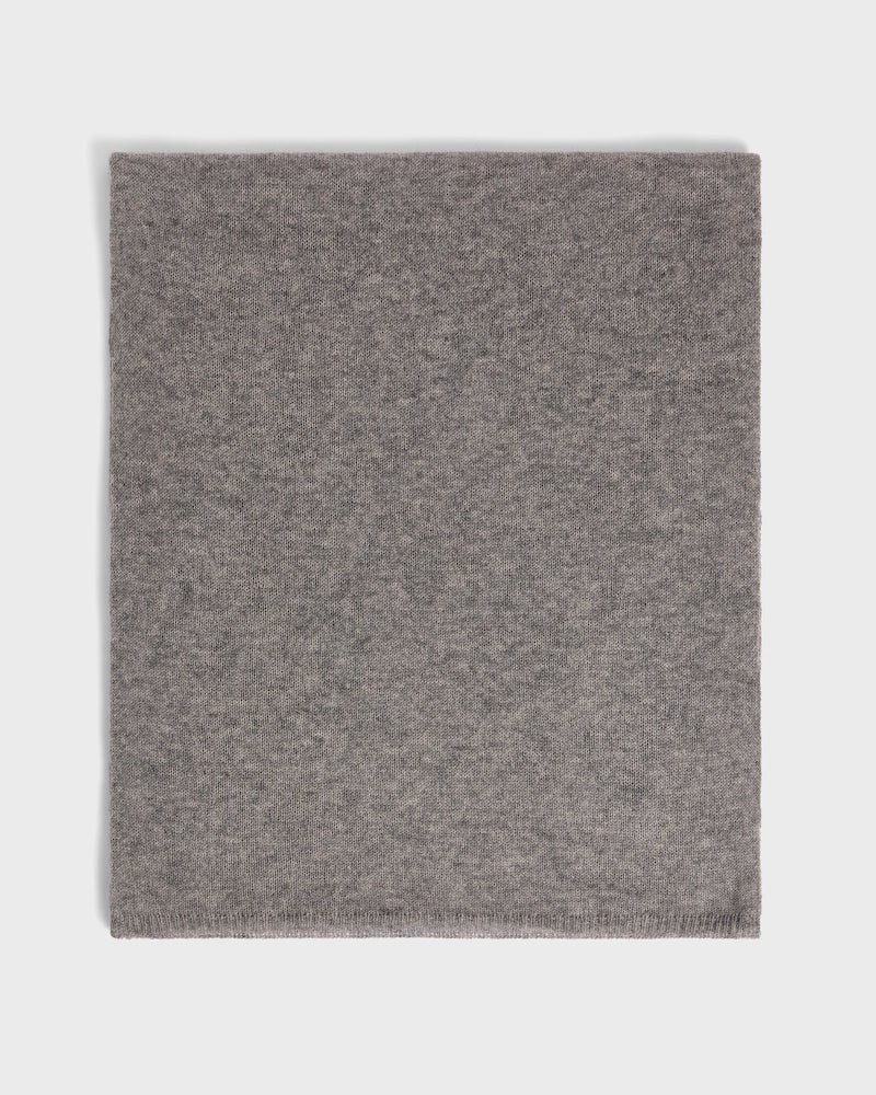 Pack shot af Gerard Darel Delphine Scarf Grey på neutral baggrund