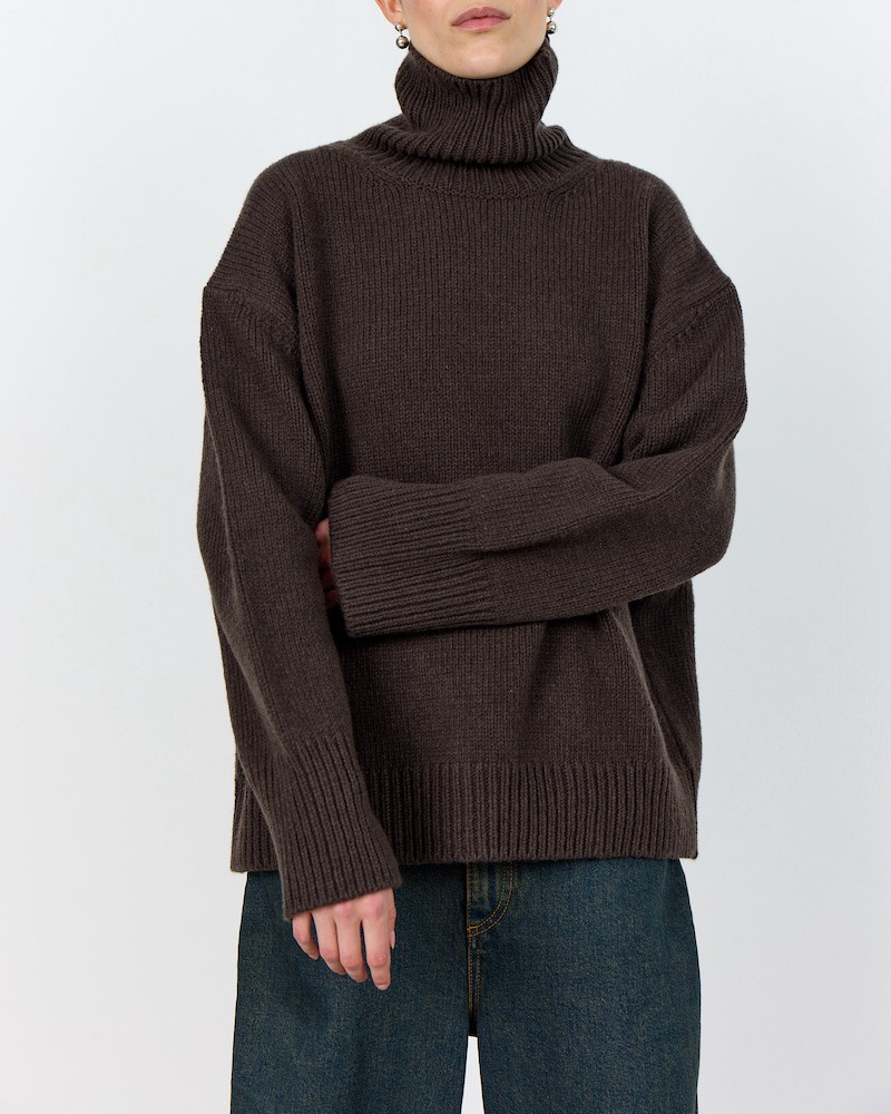 Model billede af Leveté Room Perle 3 Turtleneck Dark Brown