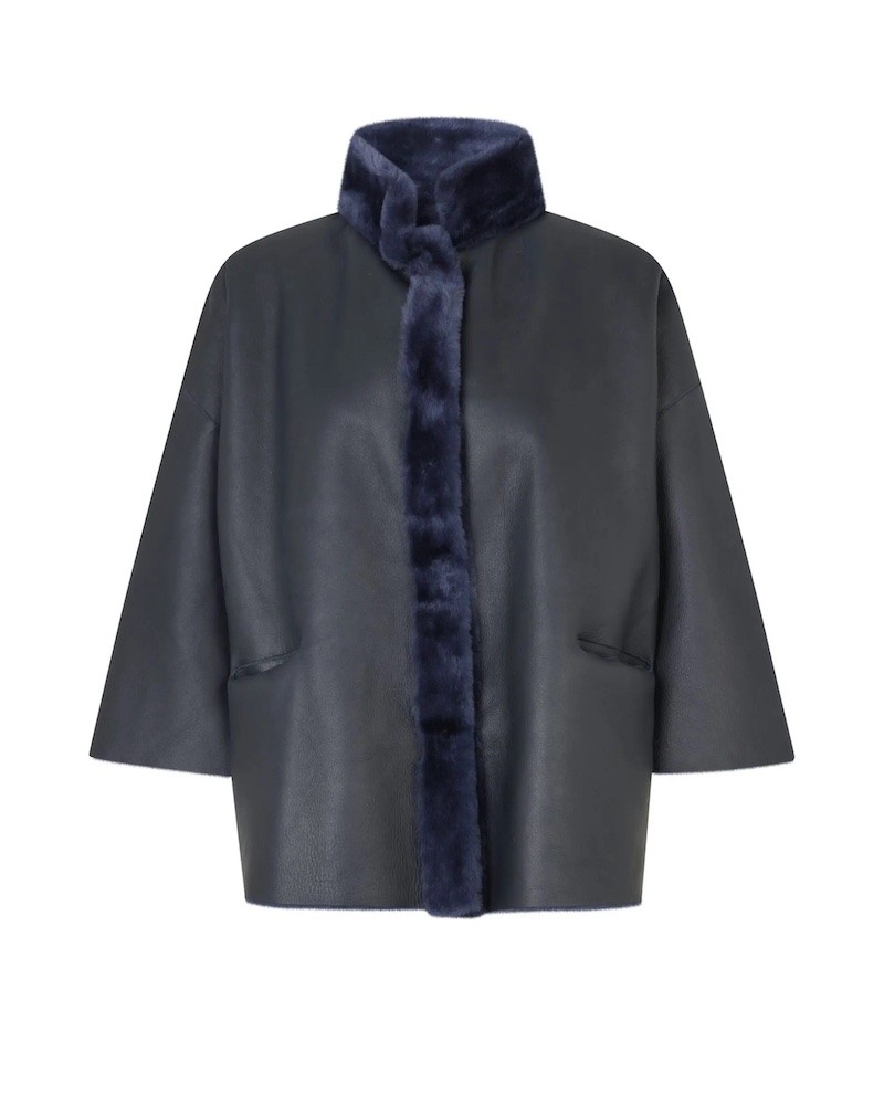 Pack shot af Benedikte Utzon Kate vendbar rulam dark navy
