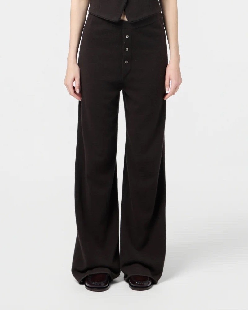 Model billede af Guest In Residence Everywear Pant Cashmere bukser Burnt Cocoa