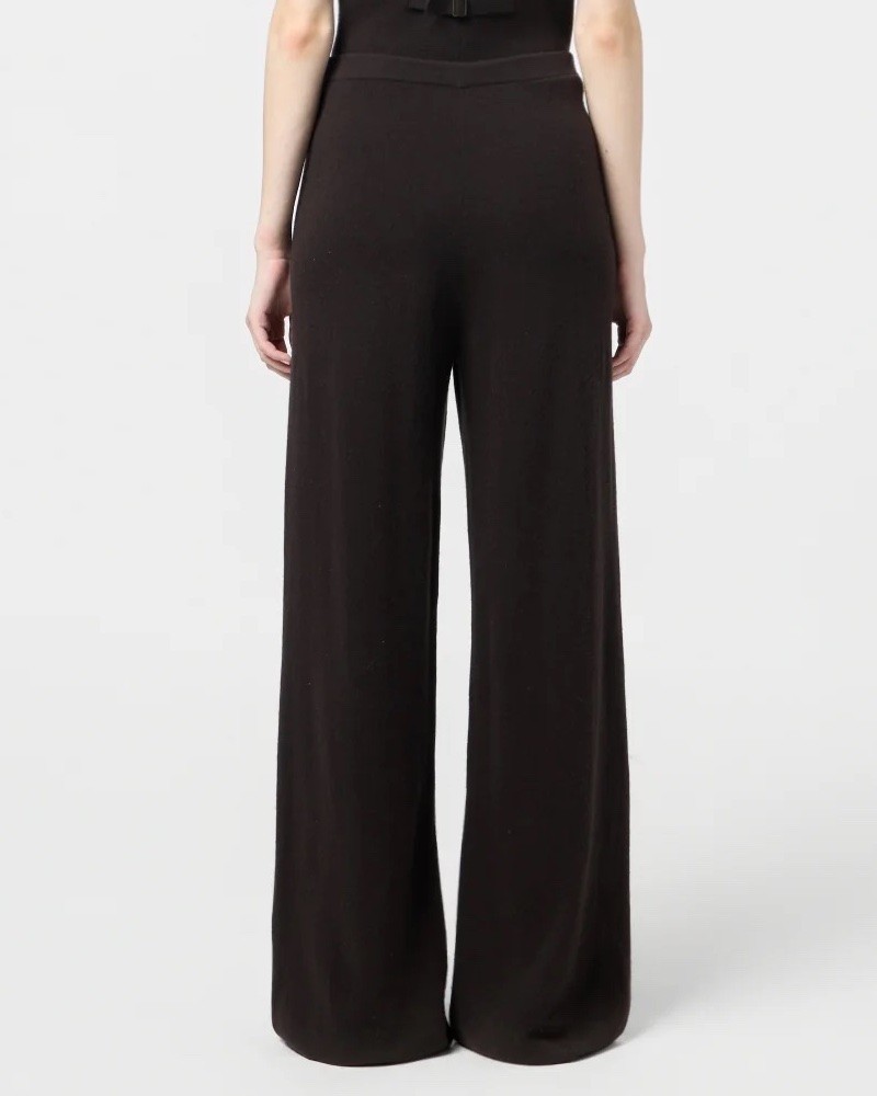 Guest In Residence Everywear Pant Burnt Cocoa cashmere bukser på model bagfra
